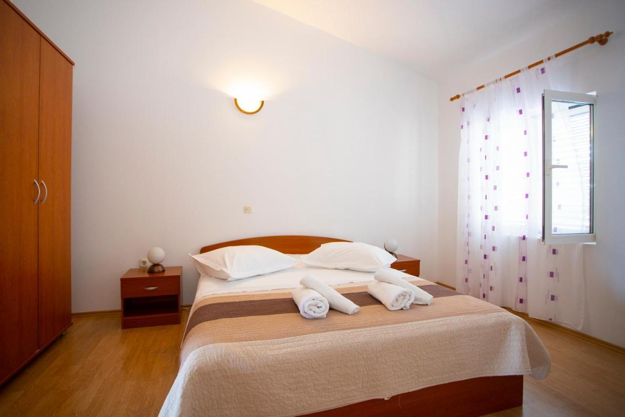 Apartmani Miki Podgora Buitenkant foto
