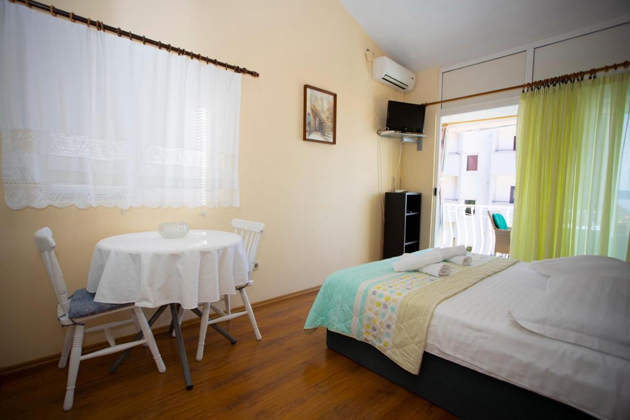Apartmani Miki Podgora Buitenkant foto