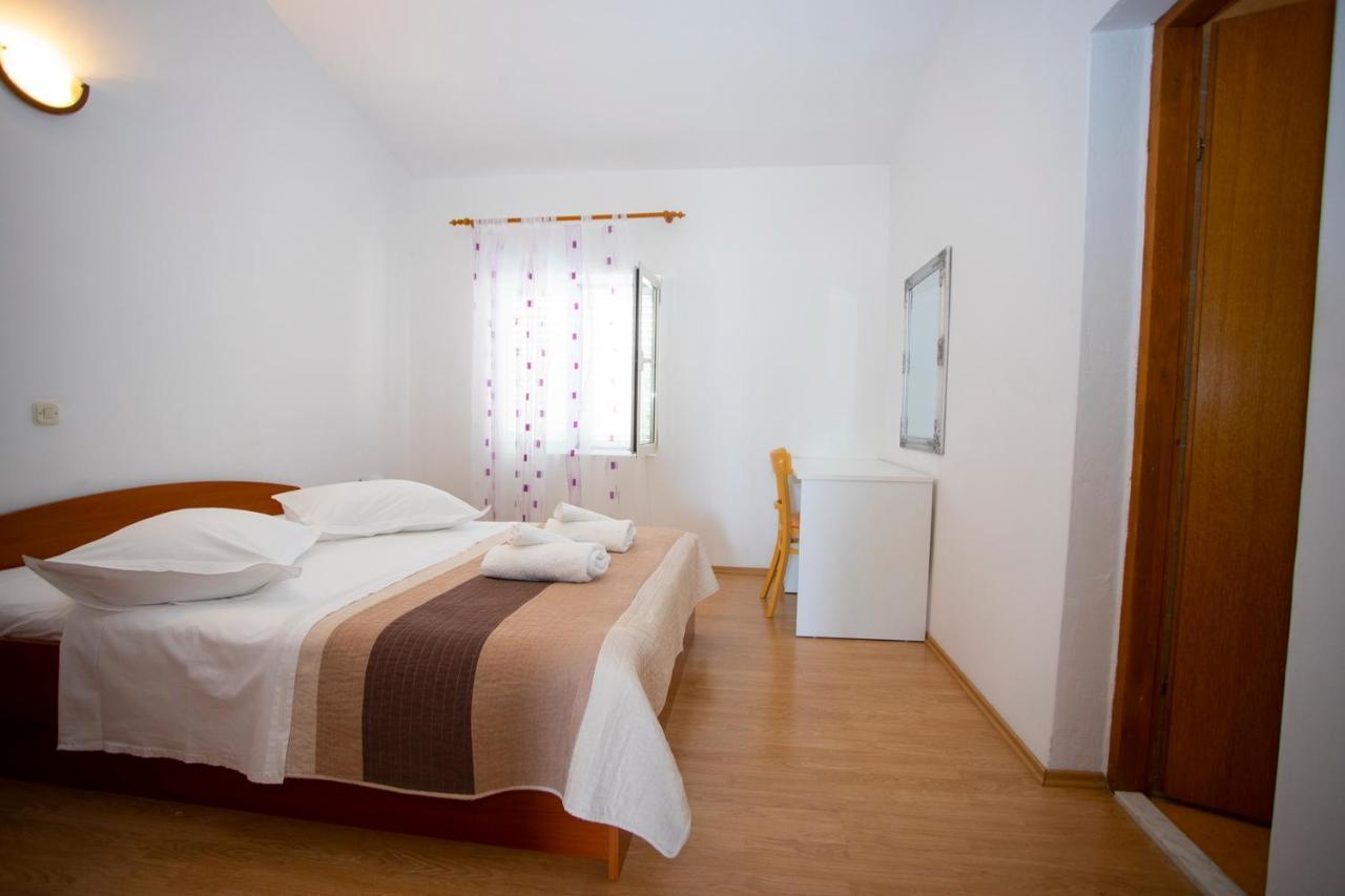 Apartmani Miki Podgora Buitenkant foto