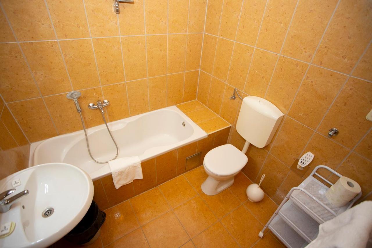 Apartmani Miki Podgora Buitenkant foto